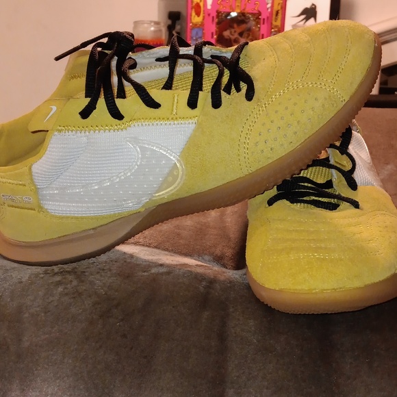 NIKE - Picture 1 of 10